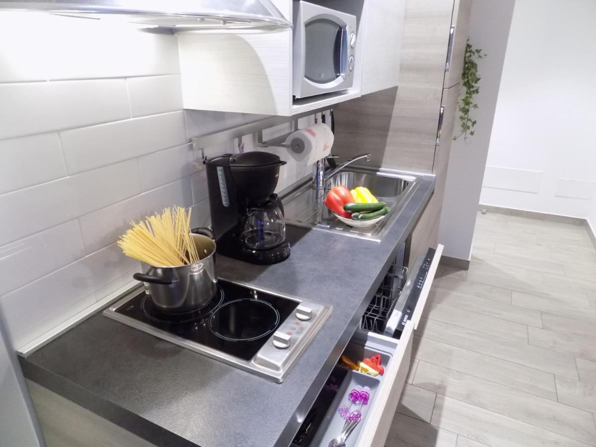 Millyholidays - Apartment Lilla - Center - Nearby Beach - Private Garden - Spa Pool Bardolino Exterior foto