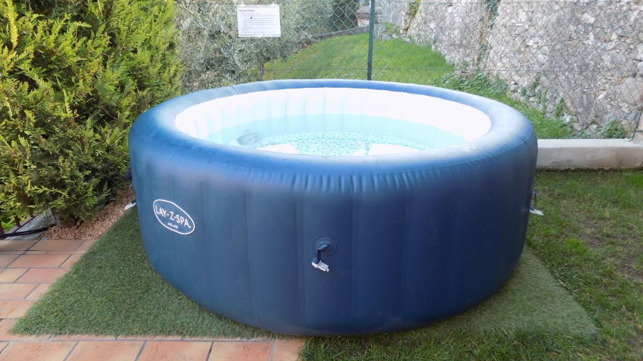 Millyholidays - Apartment Lilla - Center - Nearby Beach - Private Garden - Spa Pool Bardolino Exterior foto