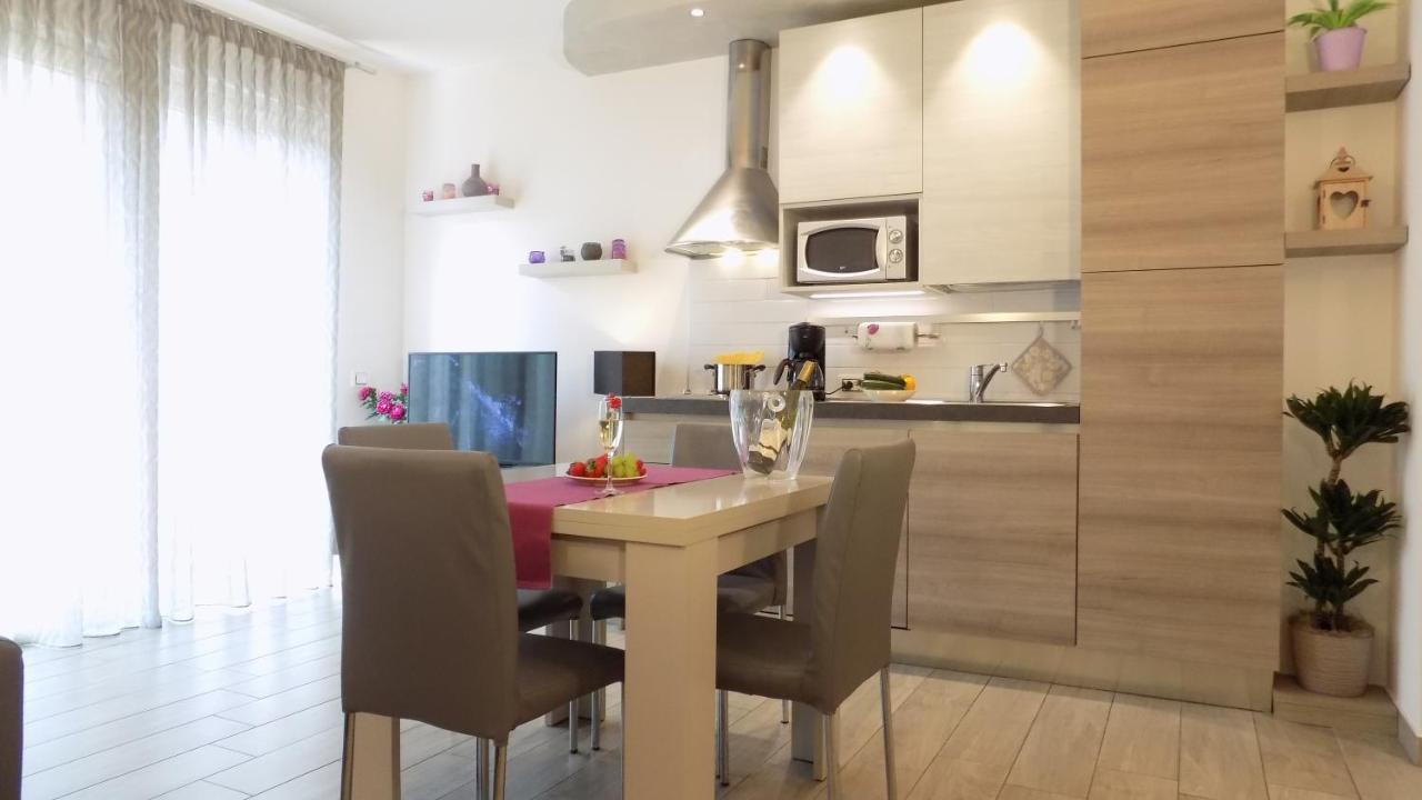Millyholidays - Apartment Lilla - Center - Nearby Beach - Private Garden - Spa Pool Bardolino Exterior foto